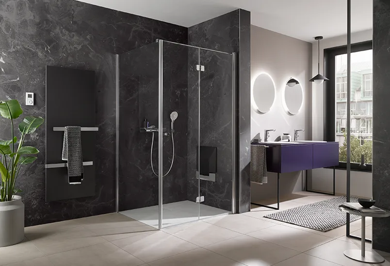 Barrierefreies, modernes Badezimmer